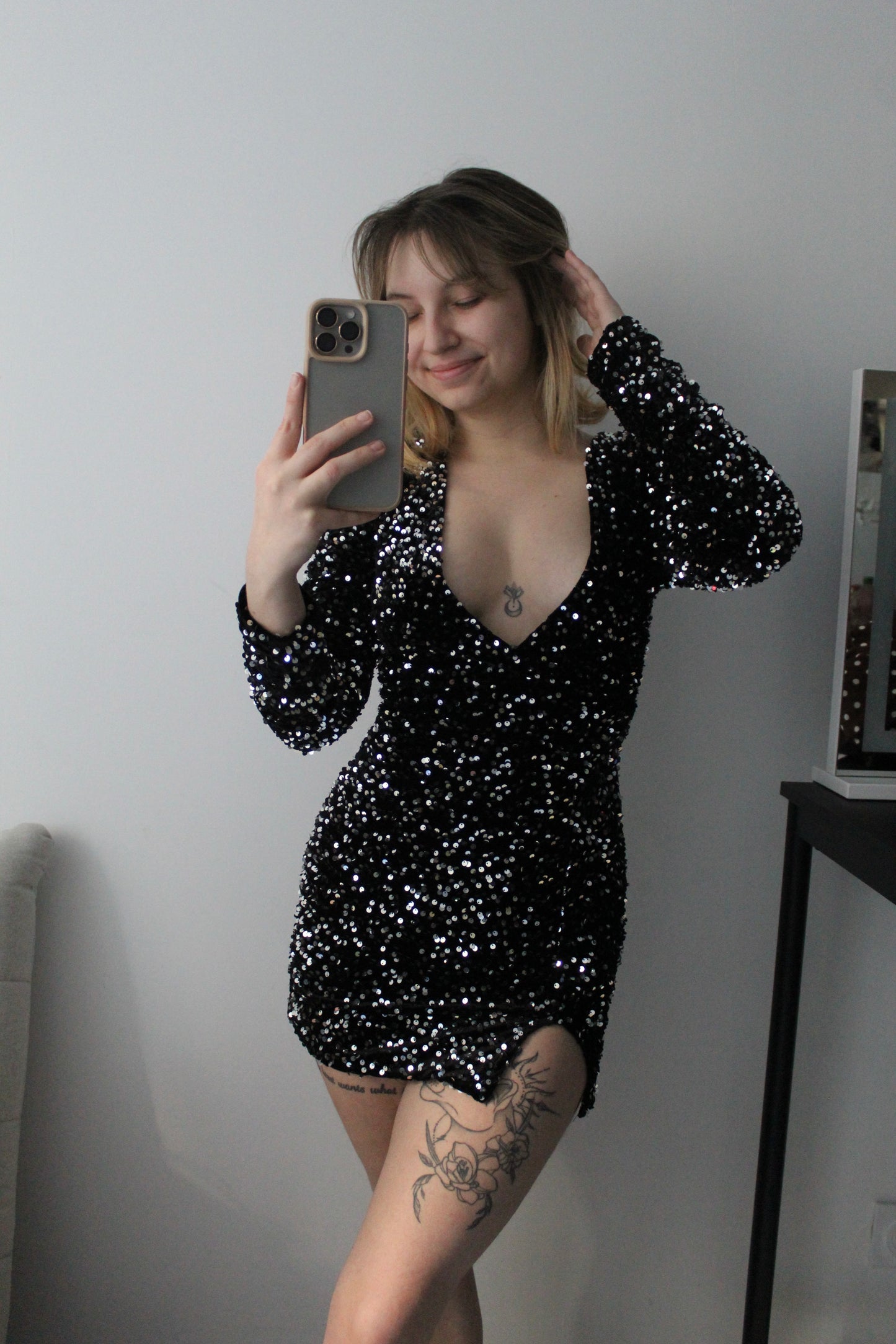 Robe courte en velours et sequins noir/argent