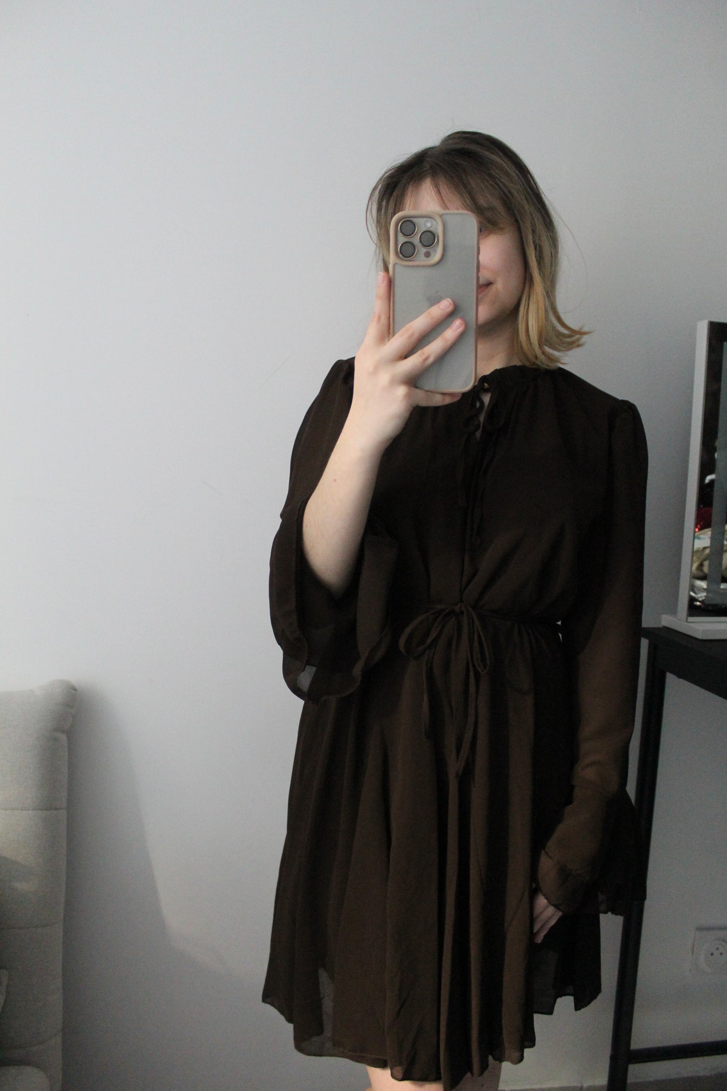 Robe marron à volants