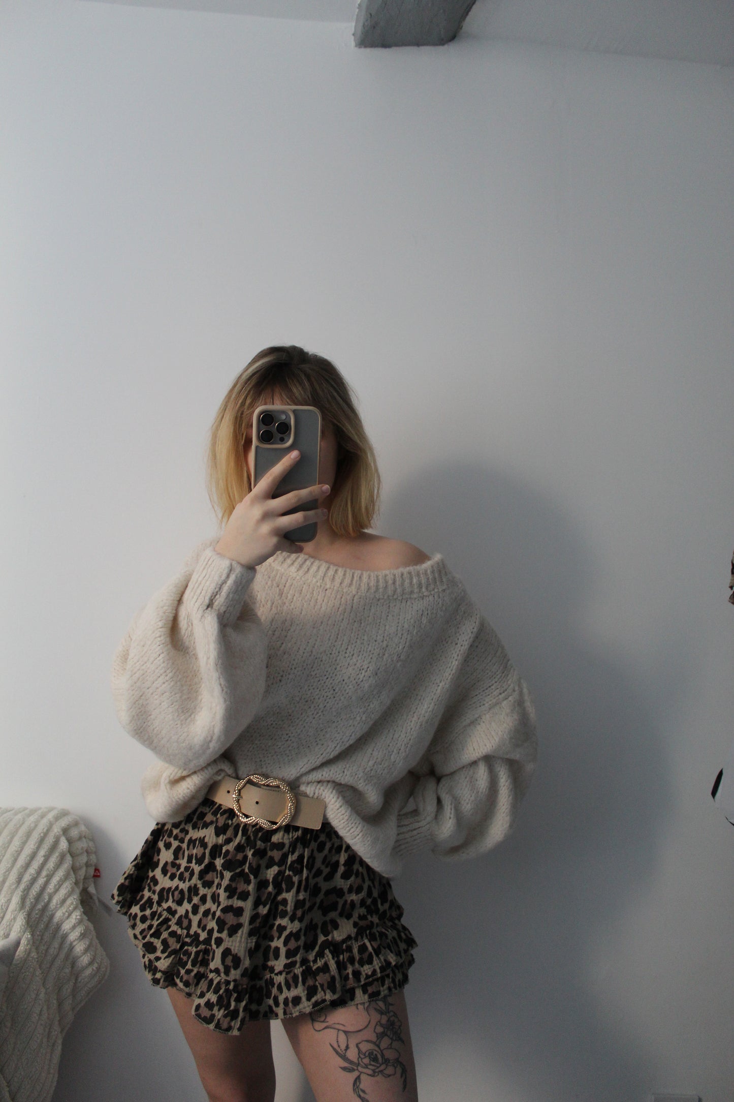 Pull épaules dénudées beige