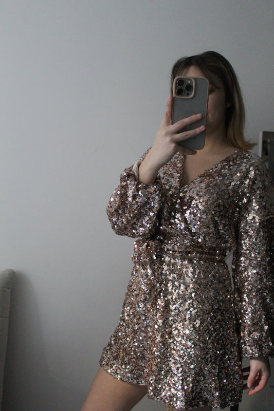 Robe à sequins, à nouer
