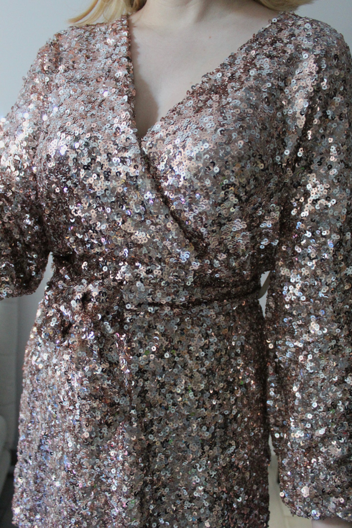 Robe à sequins, à nouer