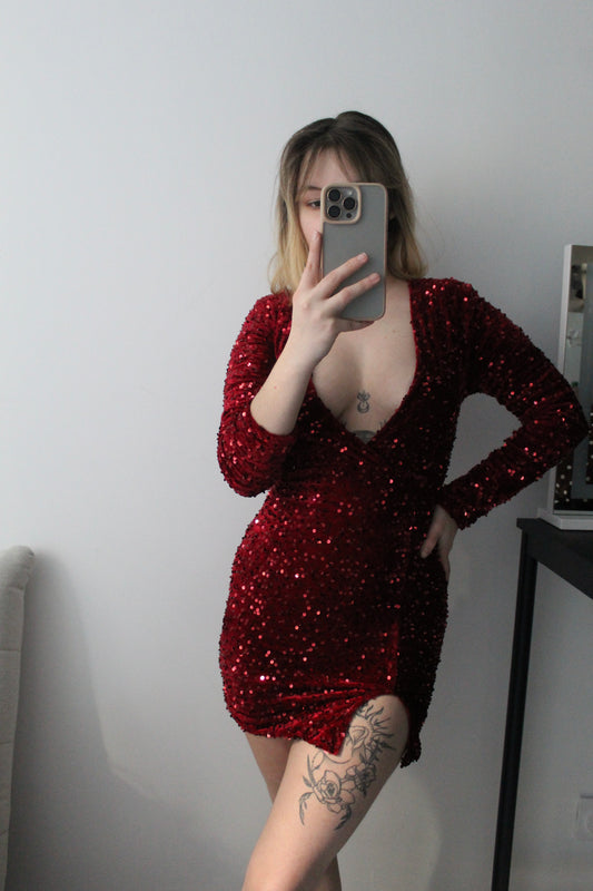 Robe courte en velours et sequins ROUGE