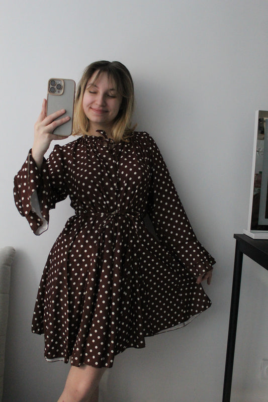 Robe à pois marron foncé