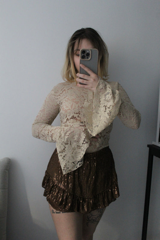 Blouse dentelle manches évasées beige